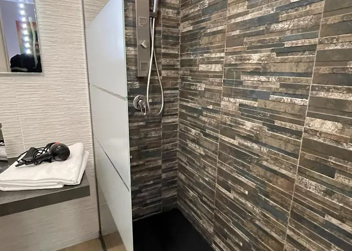 La Perla & לינה וארוחת בוקר בארי